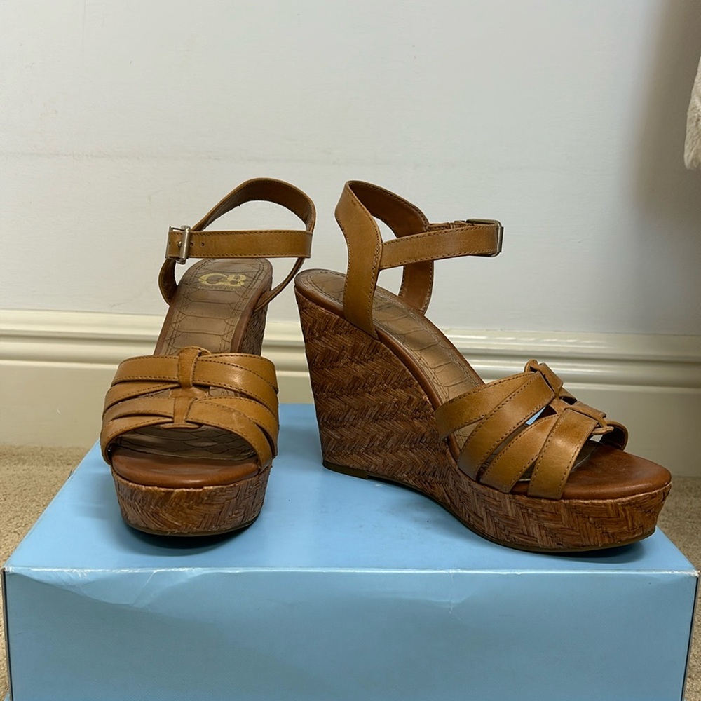 Gianni Bini tan woven wedges size 9